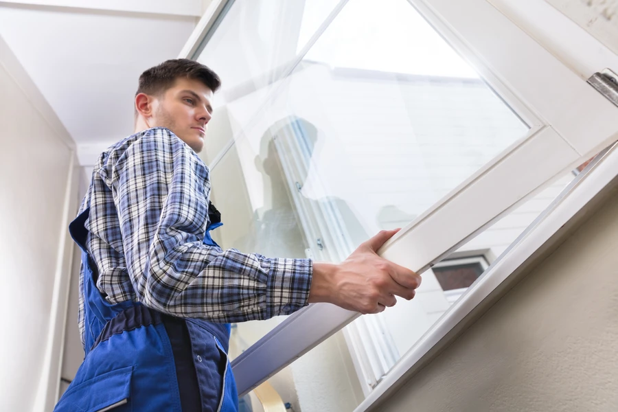 Choosing Between Window Repair And Glass Replacement Sanford, FL Choosing Between Window Repair And Glass Replacement Sanford, FL