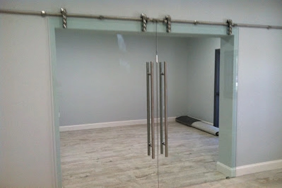Reliable glass repair in Sanford, FL Our glass repair at work in Sanford, FL